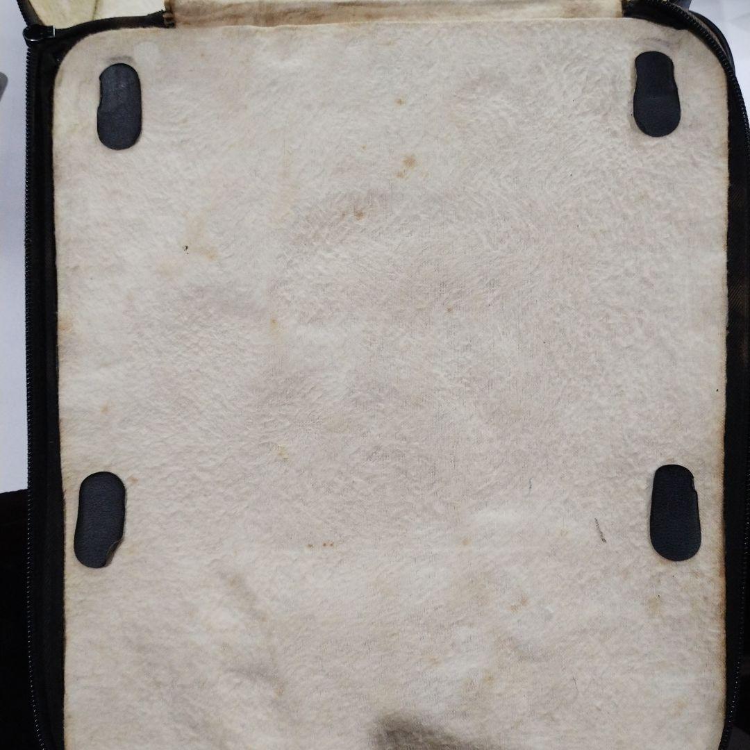 スペイン製　Olivetti lettera 32 タイプライター　ケース付き