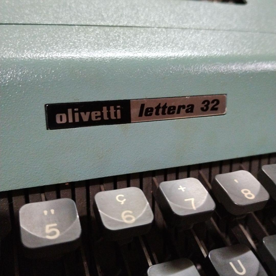スペイン製　Olivetti lettera 32 タイプライター　ケース付き