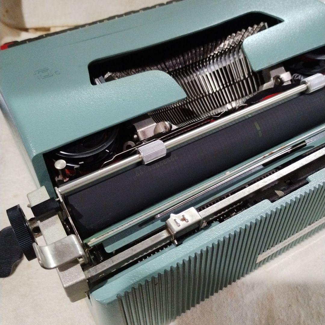 スペイン製　Olivetti lettera 32 タイプライター　ケース付き
