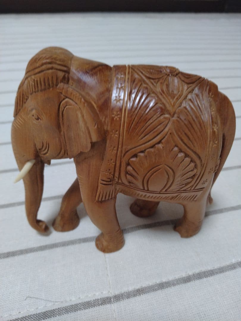木製象の置物 2体セット　柘植