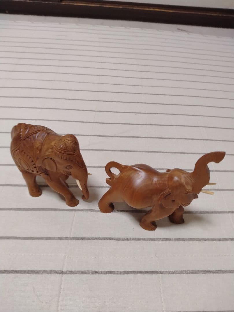 木製象の置物 2体セット　柘植
