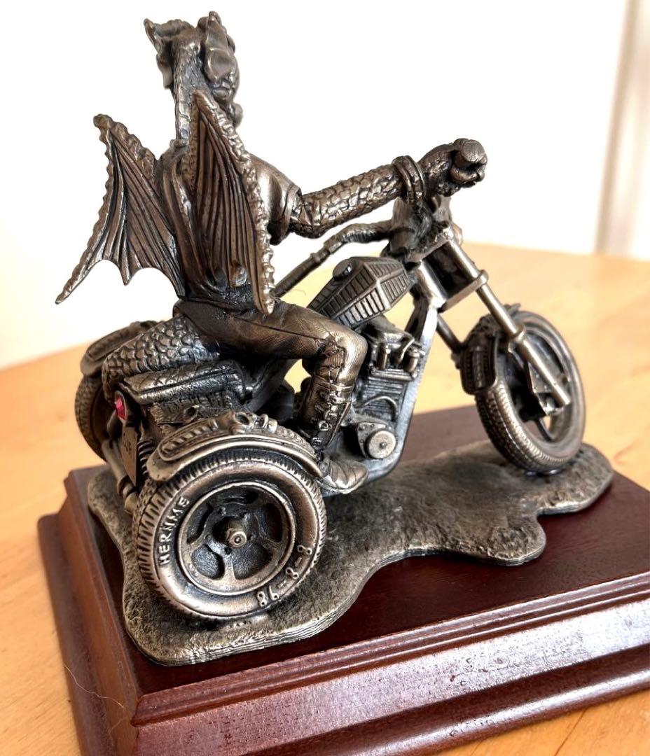 ドラゴン　置物　The Triker