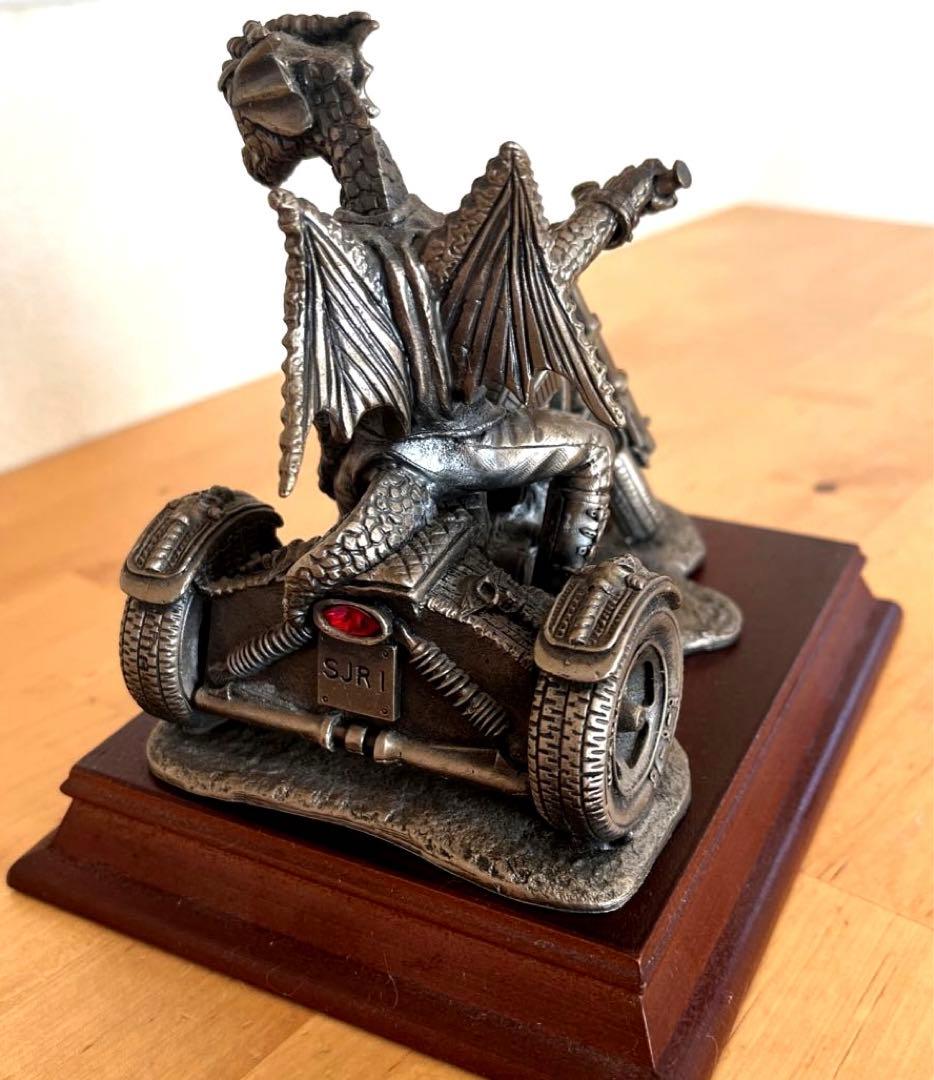 ドラゴン　置物　The Triker