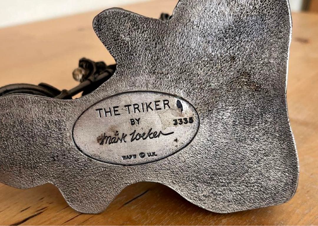 ドラゴン　置物　The Triker