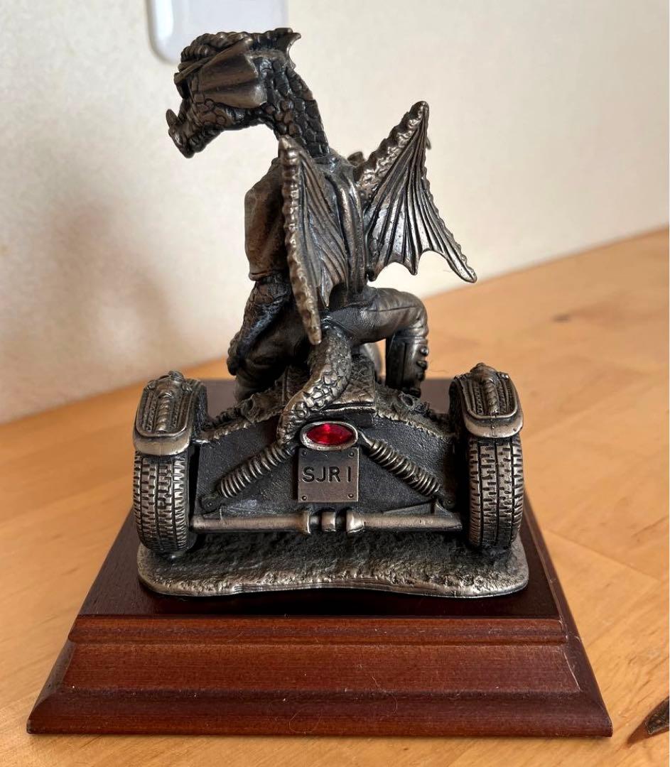 ドラゴン　置物　The Triker