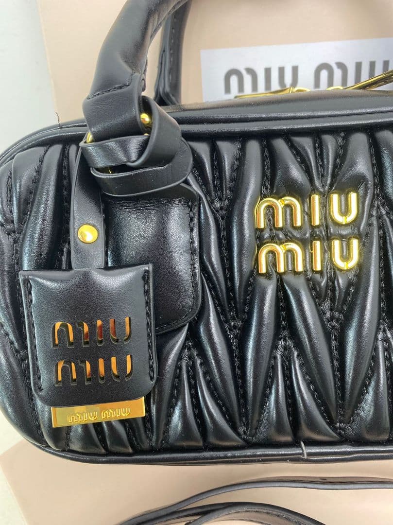 miu miu ブラック キルティング バッグ - メルカリ