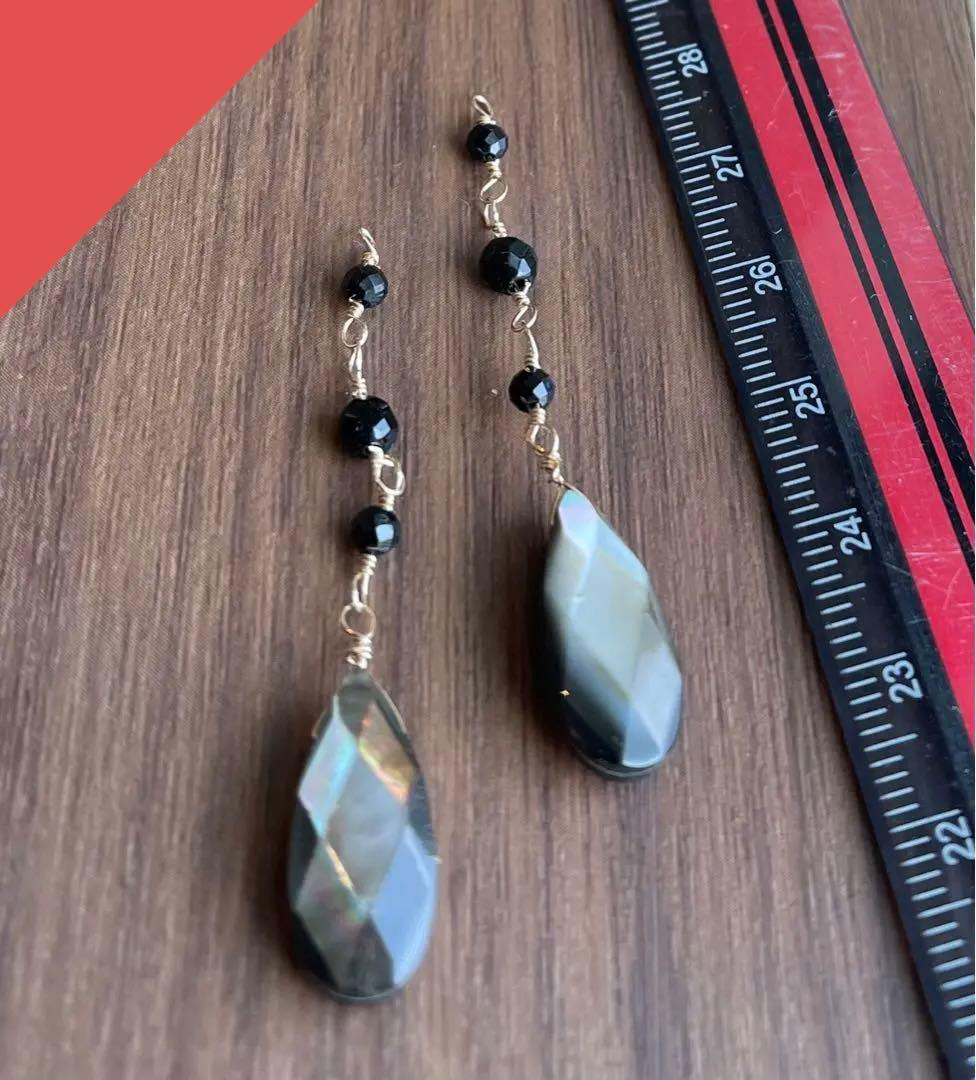 値下げ艶々ブラックシェルロングシェイプのピアスチャーム