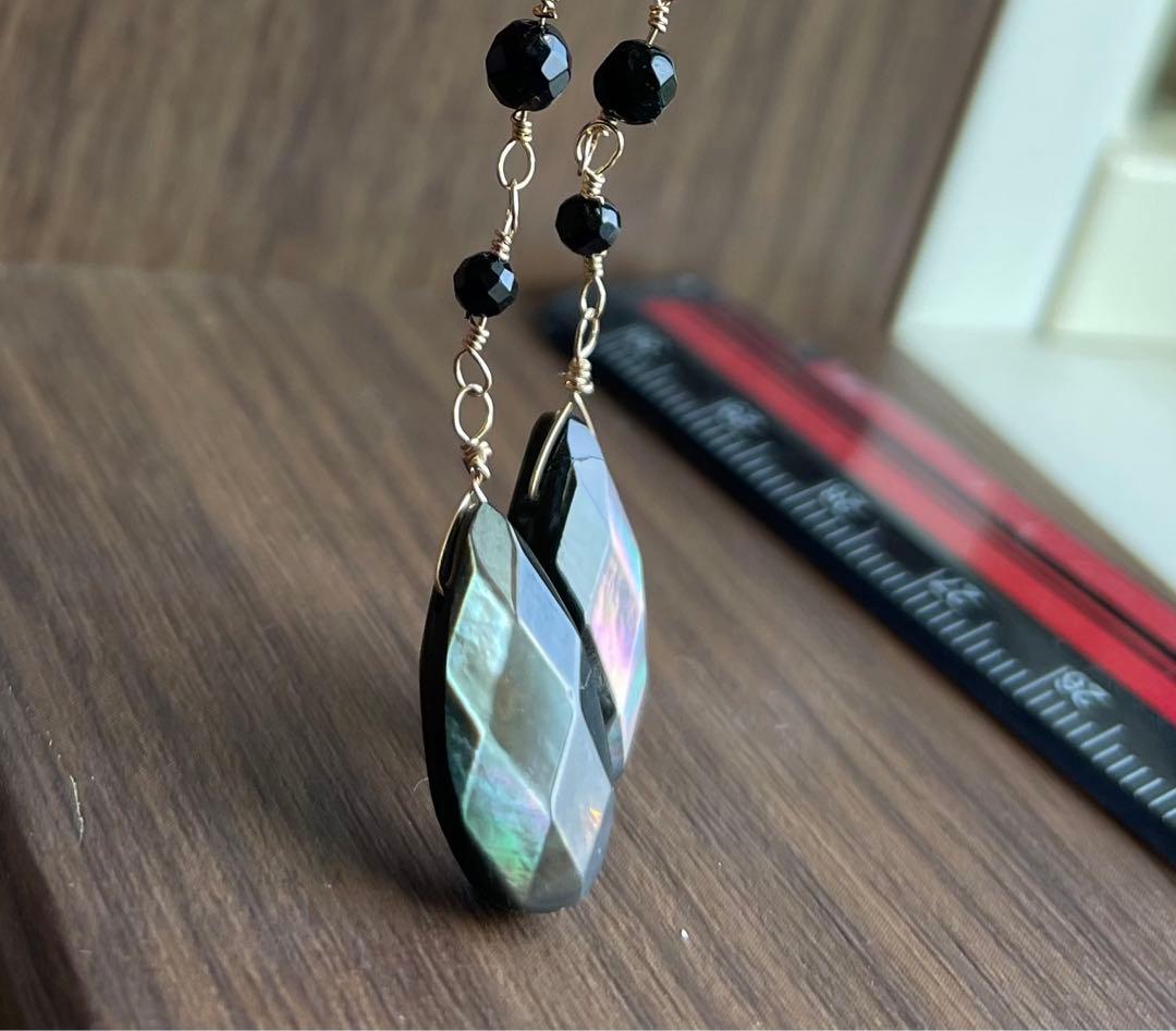 値下げ艶々ブラックシェルロングシェイプのピアスチャーム