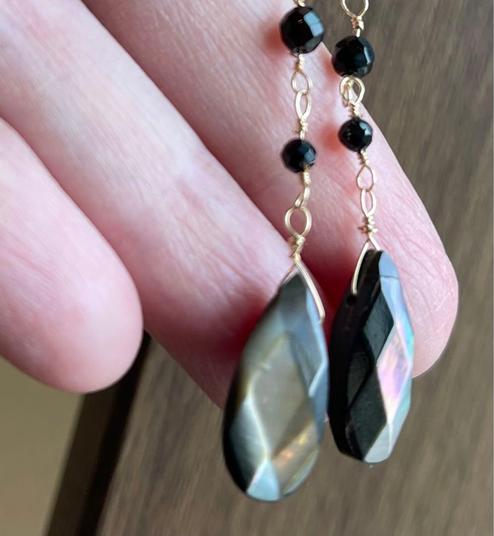 値下げ艶々ブラックシェルロングシェイプのピアスチャーム