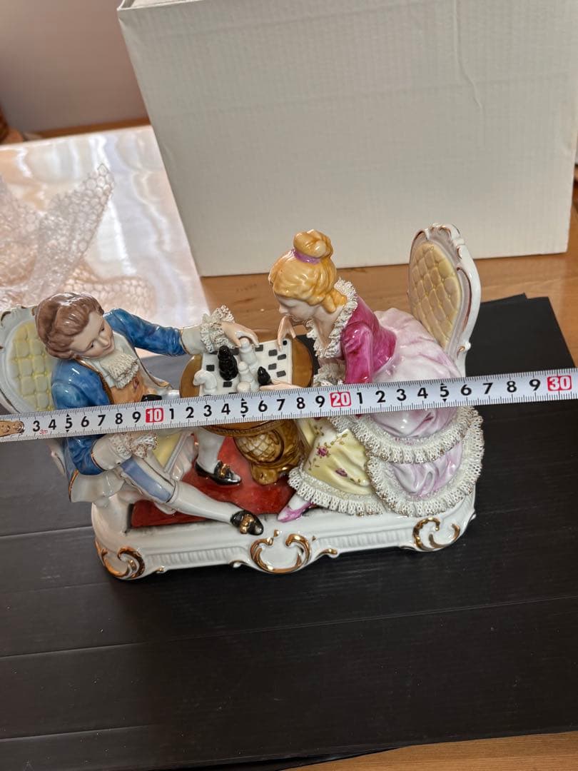 未使用箱あり❣️加藤工芸 レースドール陶器フィギリン チェスを楽しむ男女 大サイズ