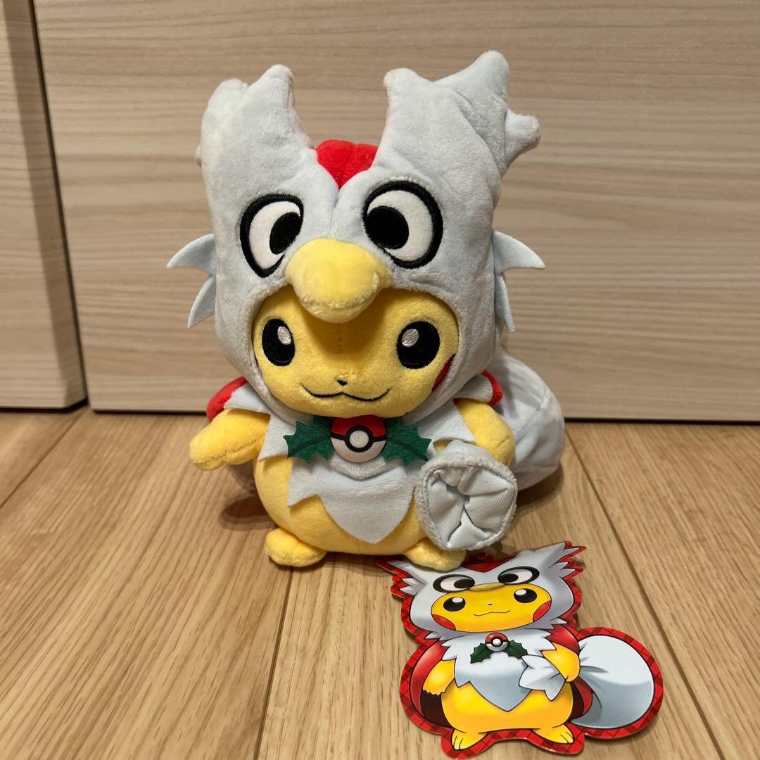 ポケモンセンター ぬいぐるみ デリバードのポンチョを着たピカチュウ