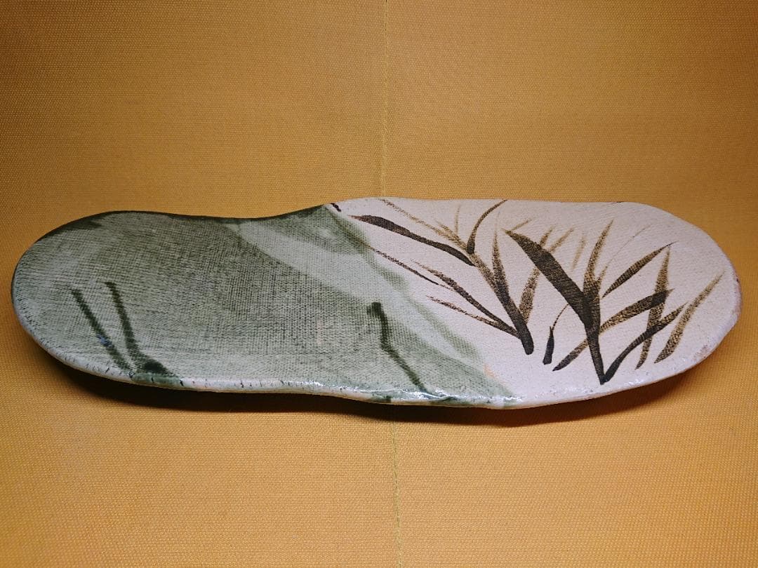 【美品】板皿　長皿　草文　陶器　置物　インテリア　工芸品　美術品　A3158