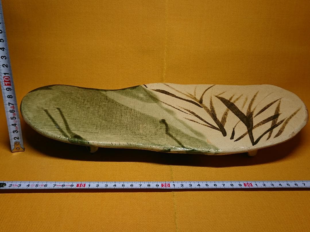 【美品】板皿　長皿　草文　陶器　置物　インテリア　工芸品　美術品　A3158