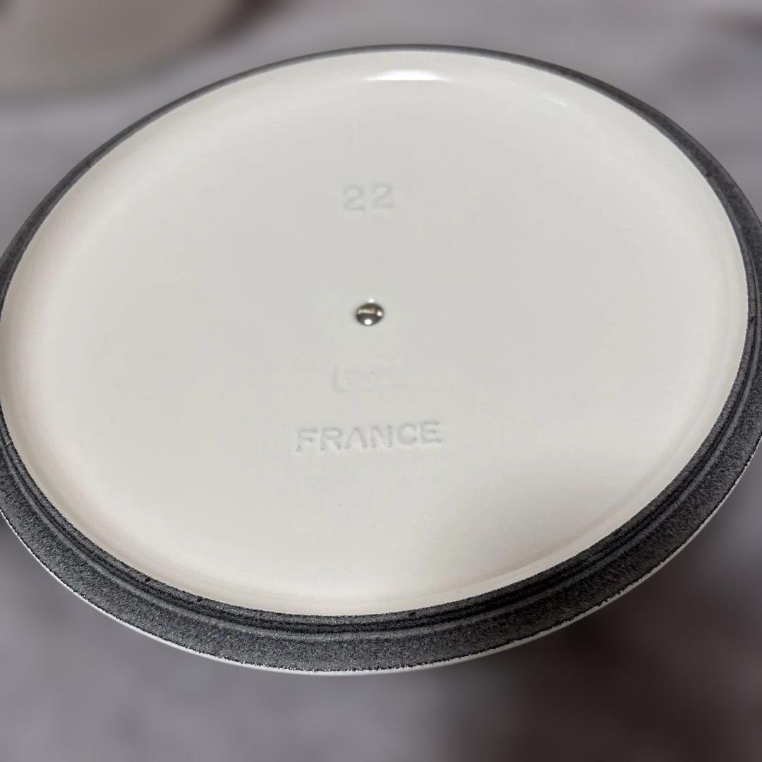 【超美品】ル・クルーゼ シグニチャーココットロンド 22cm ホワイト