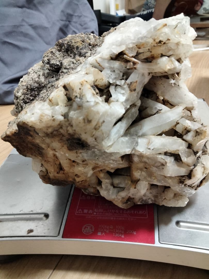 長野県　天然水晶　栗生水晶山産　骸晶水晶　水晶　原石　2.8キロ　大サイ