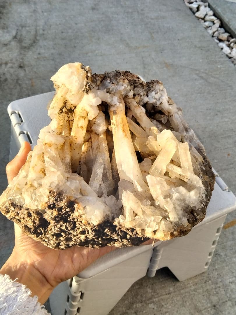 長野県　天然水晶　栗生水晶山産　骸晶水晶　水晶　原石　2.8キロ　大サイ