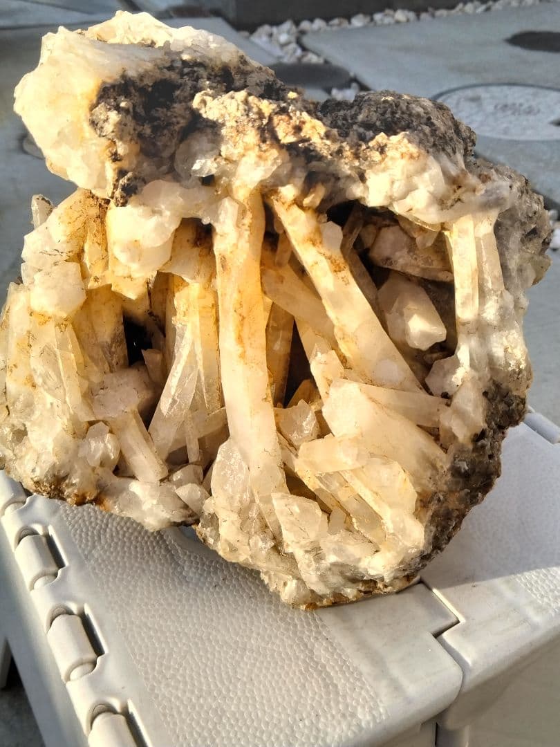 長野県　天然水晶　栗生水晶山産　骸晶水晶　水晶　原石　2.8キロ　大サイ