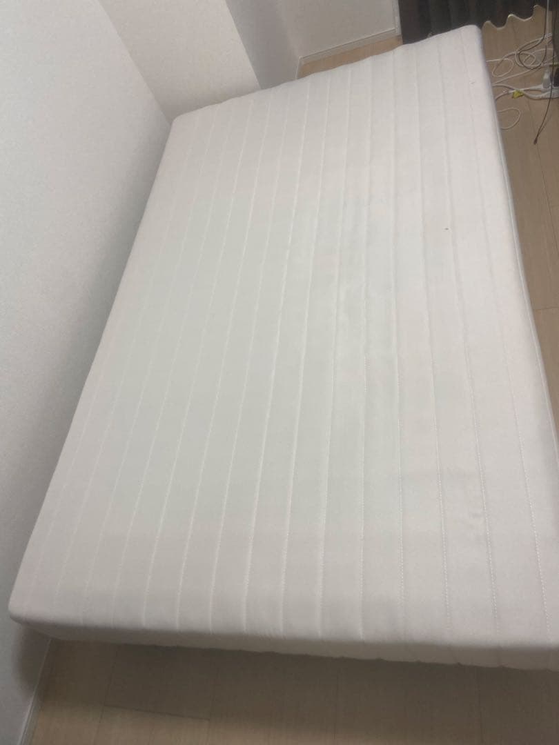 セミダブルサイズ ホワイト　ベッド・マット一体型