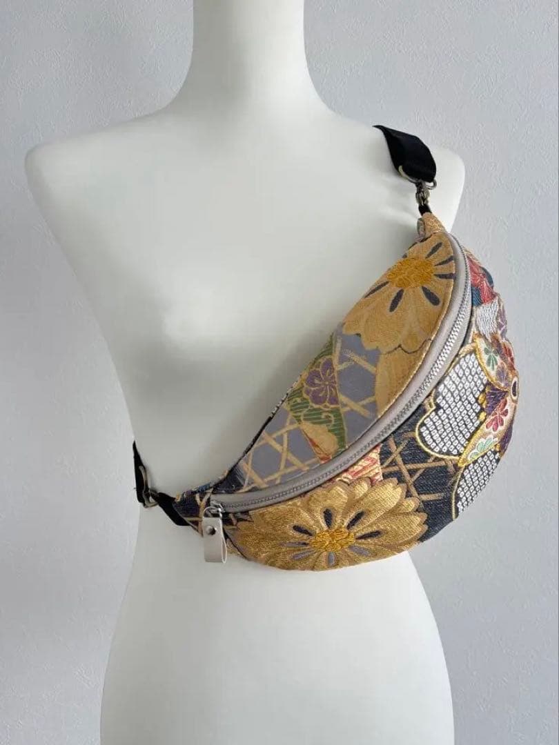 大菊と桜の帯リメイクバッグ　クロスボディバッグ　スリングバッグ
