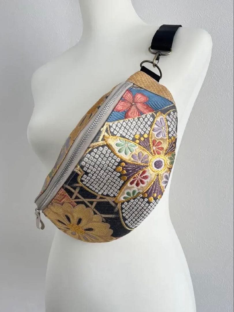 大菊と桜の帯リメイクバッグ　クロスボディバッグ　スリングバッグ