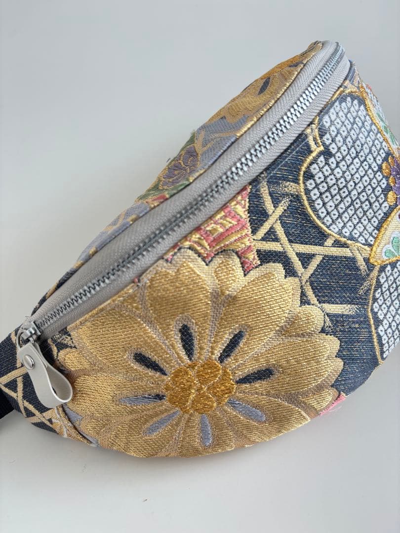 大菊と桜の帯リメイクバッグ　クロスボディバッグ　スリングバッグ