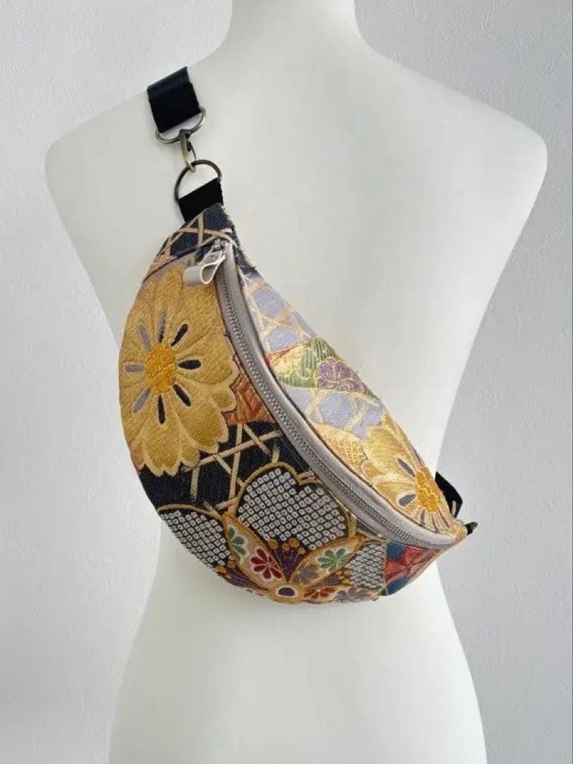 大菊と桜の帯リメイクバッグ　クロスボディバッグ　スリングバッグ