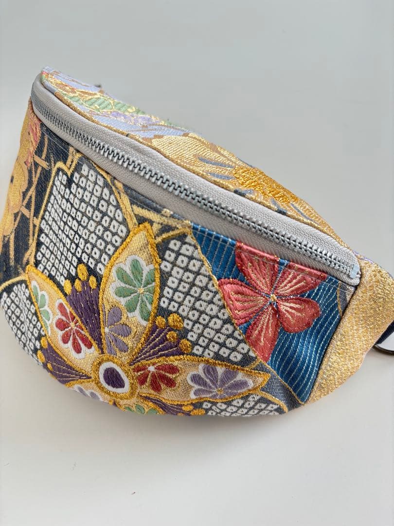 大菊と桜の帯リメイクバッグ　クロスボディバッグ　スリングバッグ