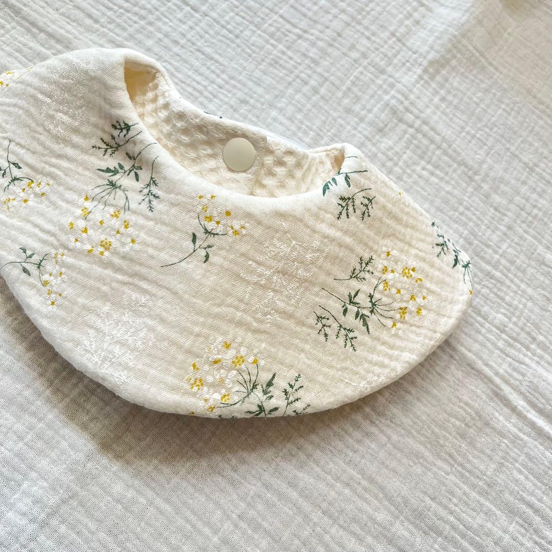 ハンドメイドスタイ ミモザ×ワッフル まんまる360°スタイ - メルカリ