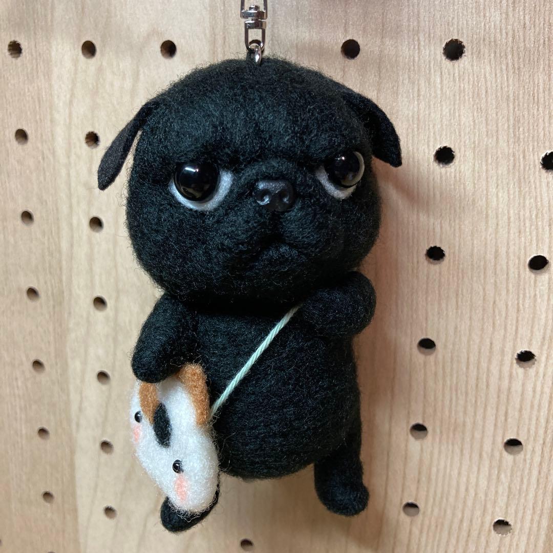 羊毛フェルト黒パグちゃんキーホルダーハンドメイド - メルカリ