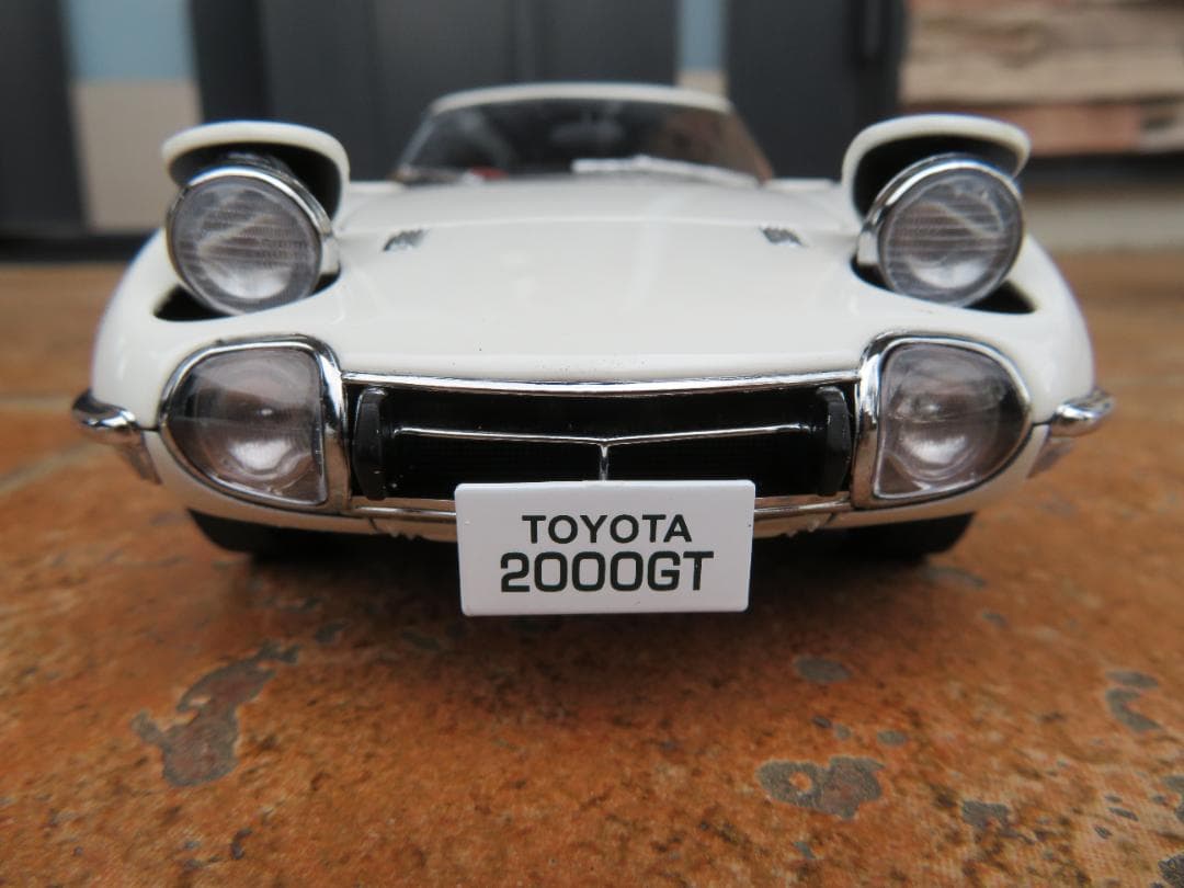 オートアート　1/18　トヨタ2000GT