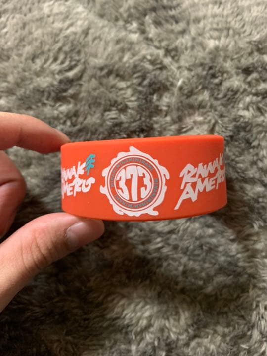 最終値下げ。【本人サインあり】激レア　美波　ラバーバンド