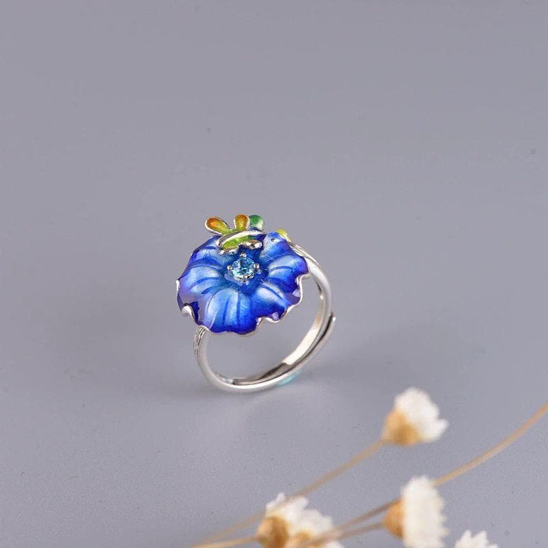 蓮の葉とトンボのリング - 自然の美しさをそのまま切り取った　R432