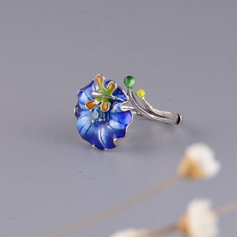 蓮の葉とトンボのリング - 自然の美しさをそのまま切り取った　R432