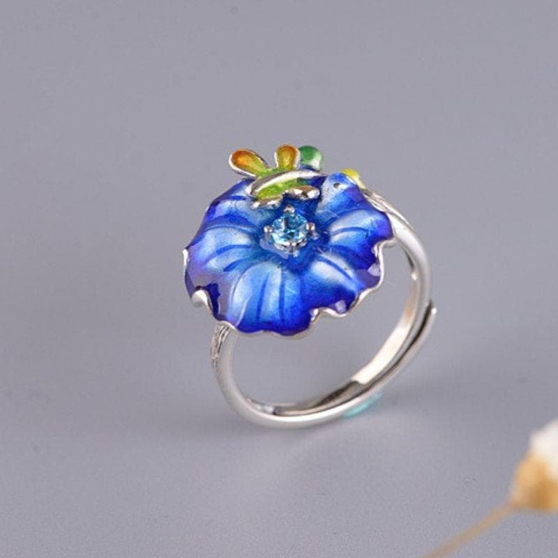 蓮の葉とトンボのリング - 自然の美しさをそのまま切り取った　R432