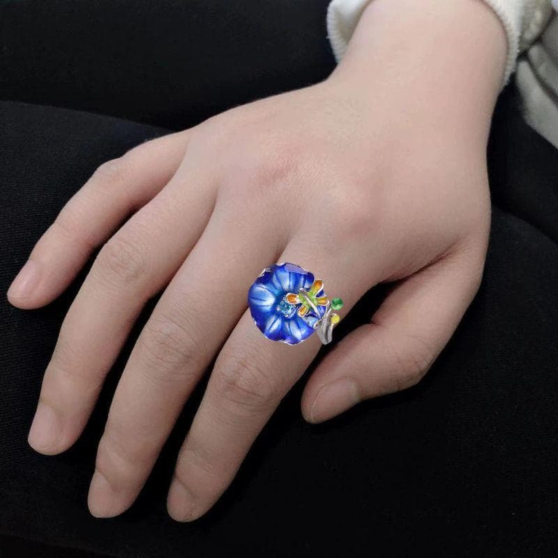 蓮の葉とトンボのリング - 自然の美しさをそのまま切り取った　R432