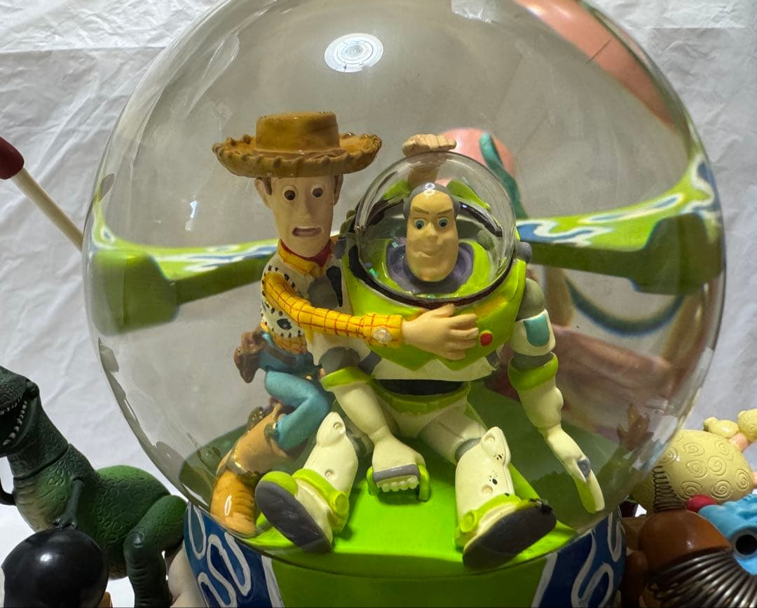 ディズニー トイストーリー 音楽機能付きスノーグローブ