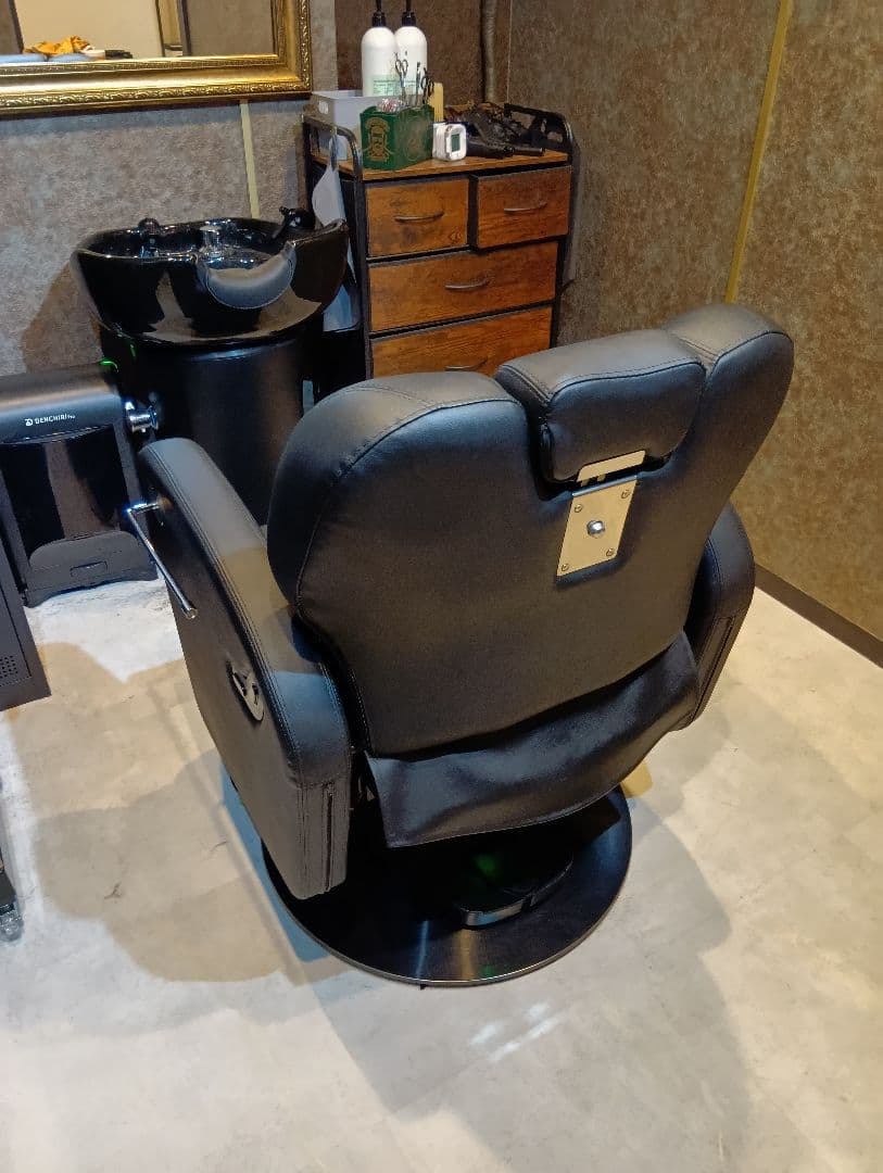 (●´ω｀●) ルティオ　理美容電動リクライニングバーバーチェア 黒