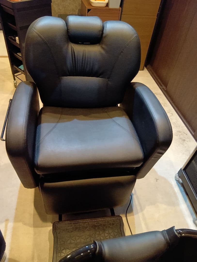 (●´ω｀●) ルティオ　理美容電動リクライニングバーバーチェア 黒