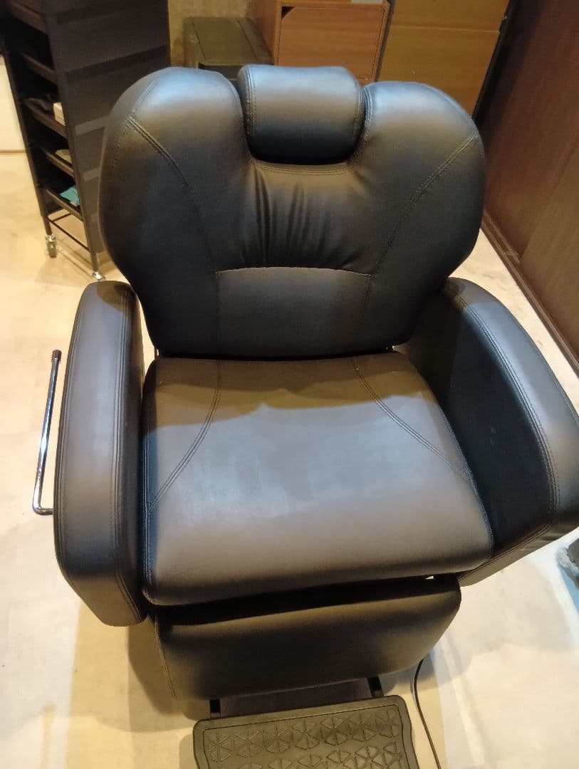 (●´ω｀●) ルティオ　理美容電動リクライニングバーバーチェア 黒