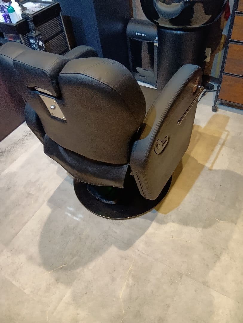 (●´ω｀●) ルティオ　理美容電動リクライニングバーバーチェア 黒