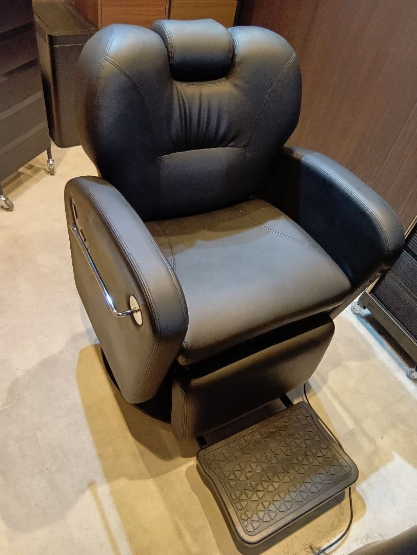 (●´ω｀●) ルティオ　理美容電動リクライニングバーバーチェア 黒