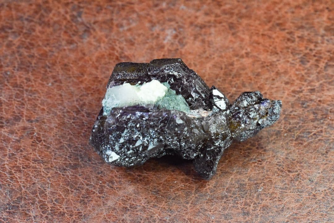 インド カルール産 ゲーサイトビッシリのブラックアメジスト