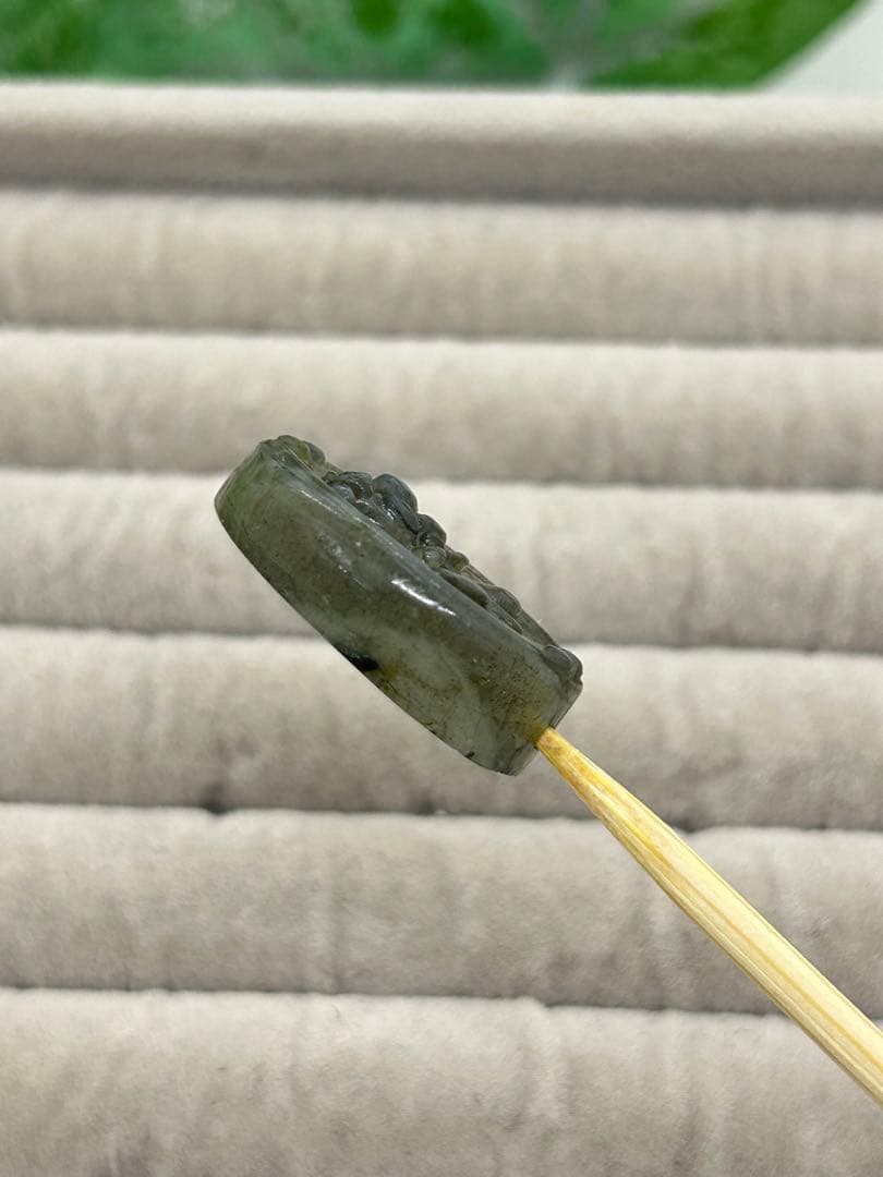 天然石ラブラドライト　薔薇彫刻パーツ　No.1619