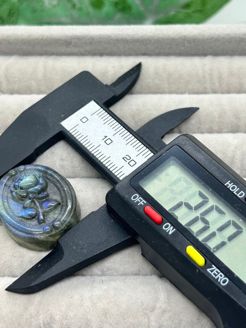 天然石ラブラドライト　薔薇彫刻パーツ　No.1619