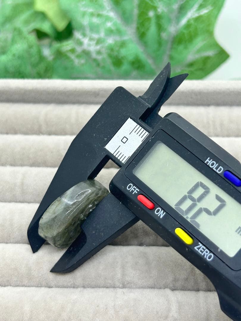 天然石ラブラドライト　薔薇彫刻パーツ　No.1619