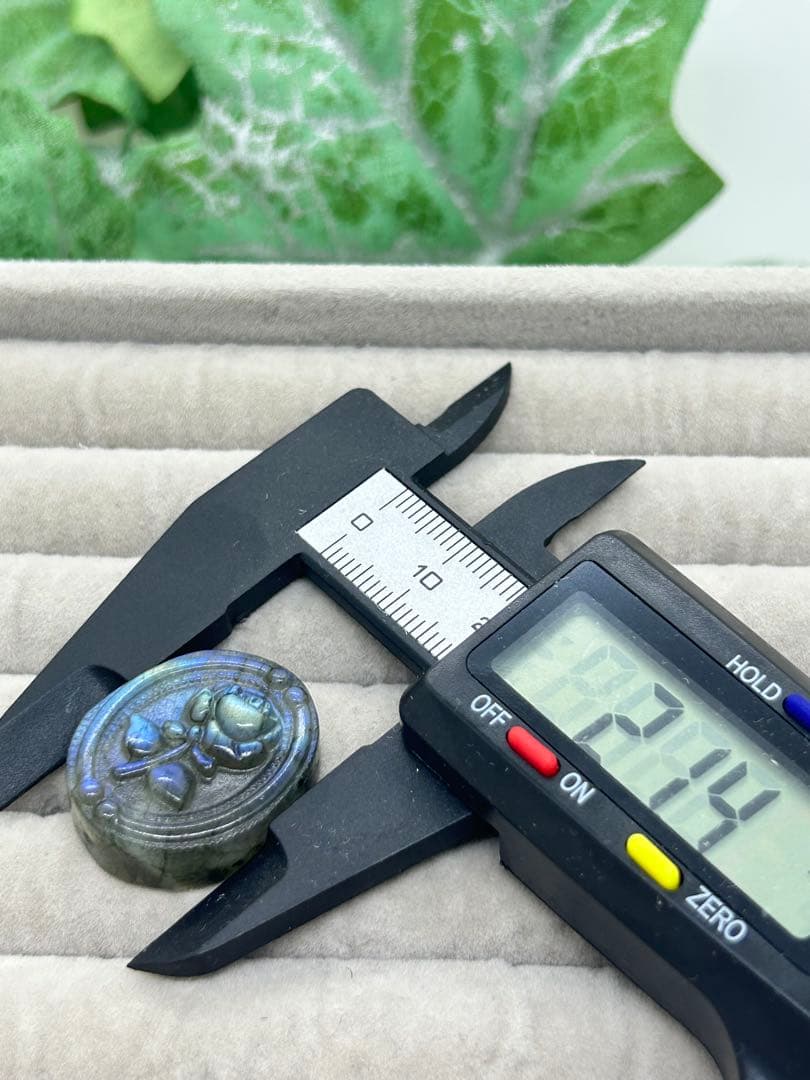 天然石ラブラドライト　薔薇彫刻パーツ　No.1619