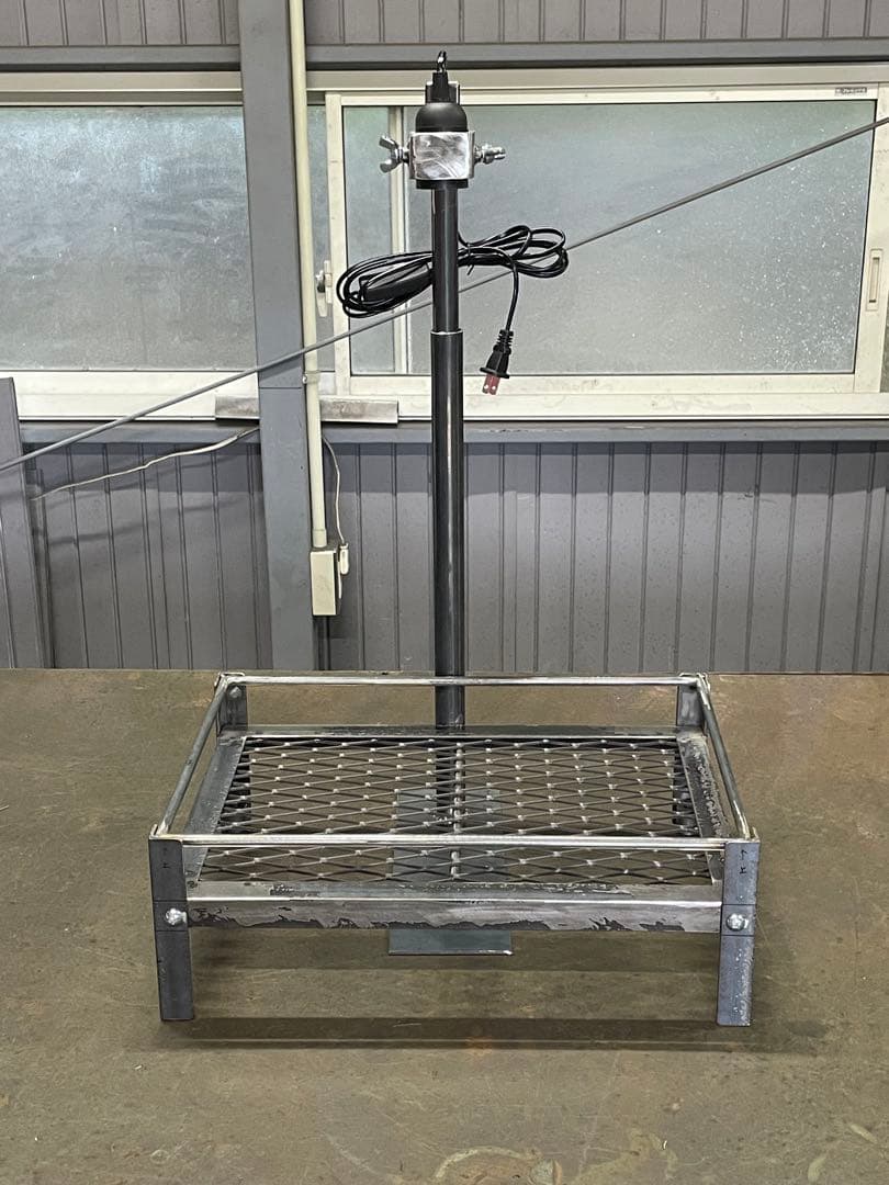 1台現品　塗装前完成品　ミニ植物棚　ライト特別使用。電源用ライトソケット付き。