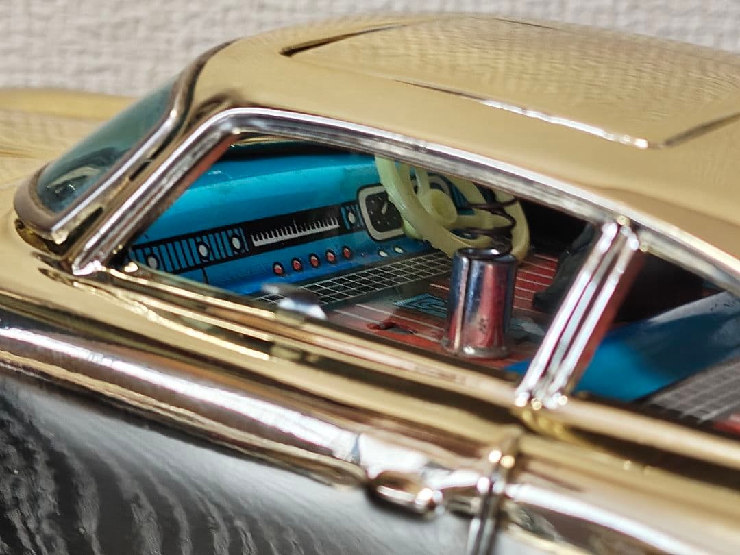 ギルバード　アストンマーチン　007　ジェームズ・ボンド