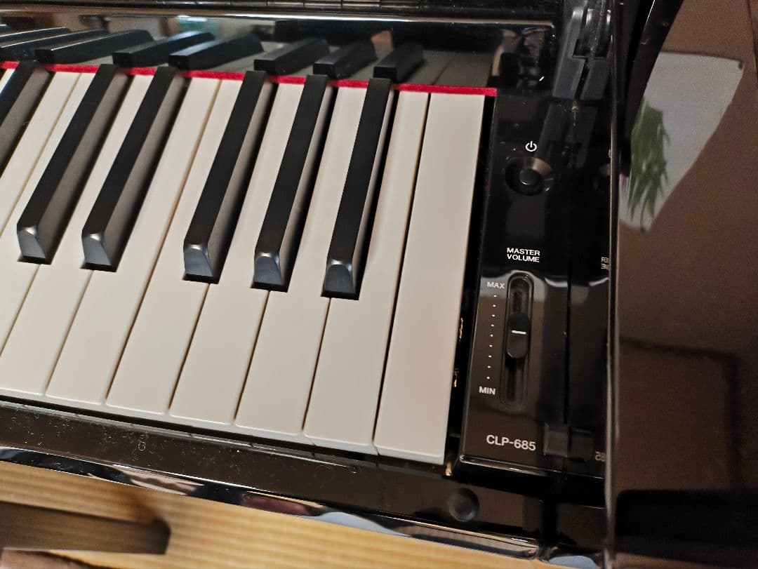美品】Clavinova CLP-685PE（黒鏡面艶出し 高級電子ピアノ） - メルカリ