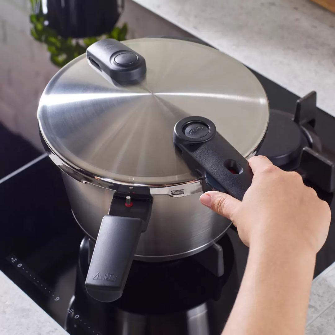 新品未使用　フィスラー　ステンレス圧力鍋　ビタクイックプレミアム　4.5L